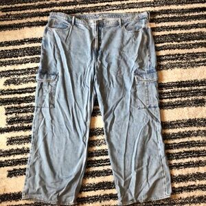 Extra high rise sky-hi wide leg secret smooth pockets. Old navy jeans.